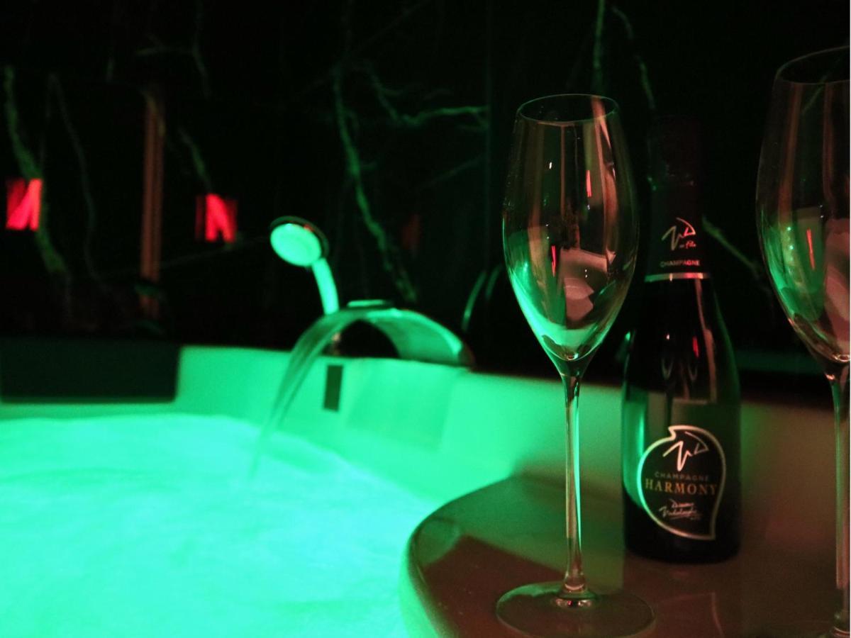 Sejour Detente A Saint-Omer - Jacuzzi Prive, Terrasse, Centre-Ville Et Parking Gratuit Esterno foto