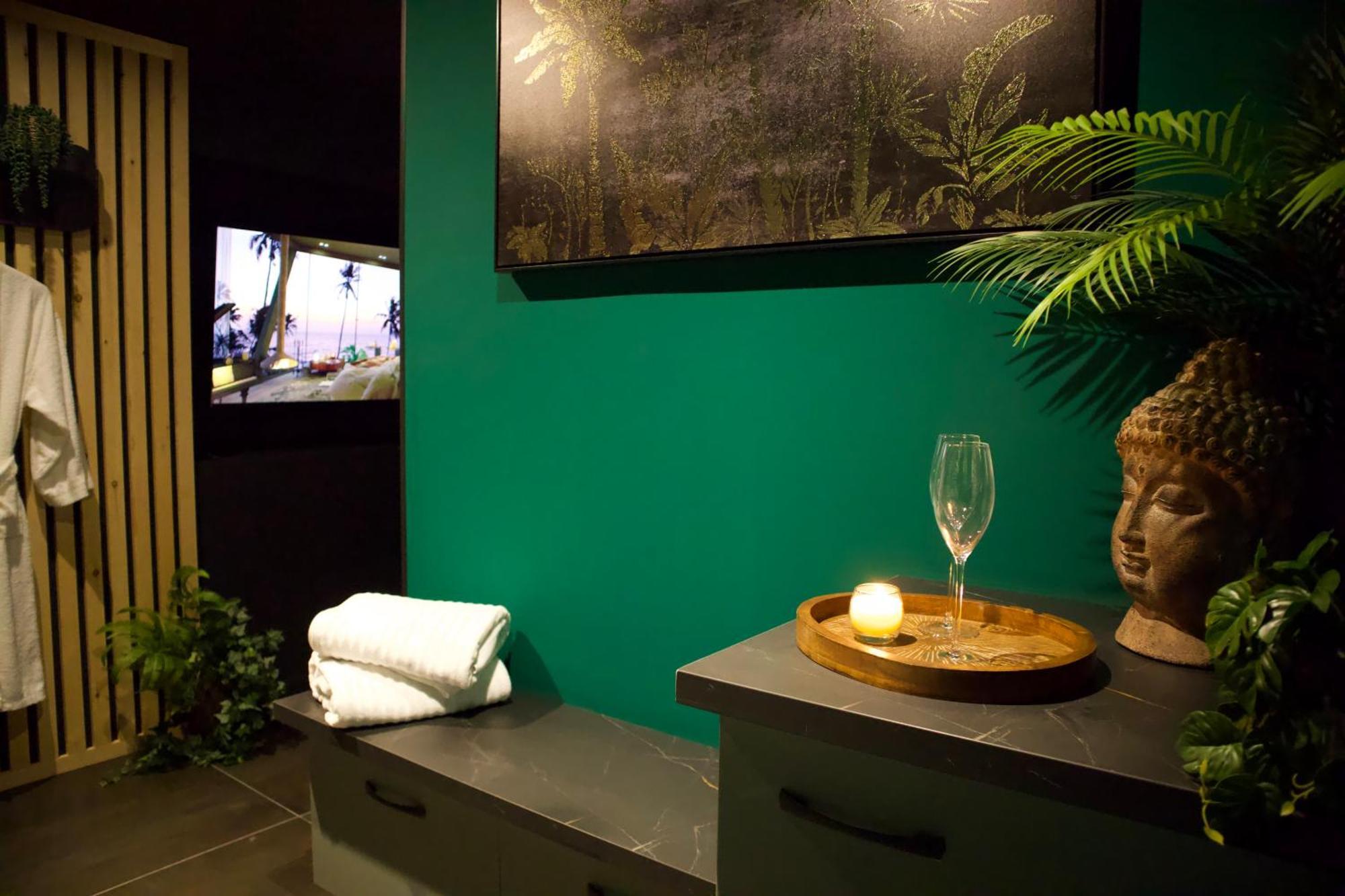 Sejour Detente A Saint-Omer - Jacuzzi Prive, Terrasse, Centre-Ville Et Parking Gratuit Esterno foto